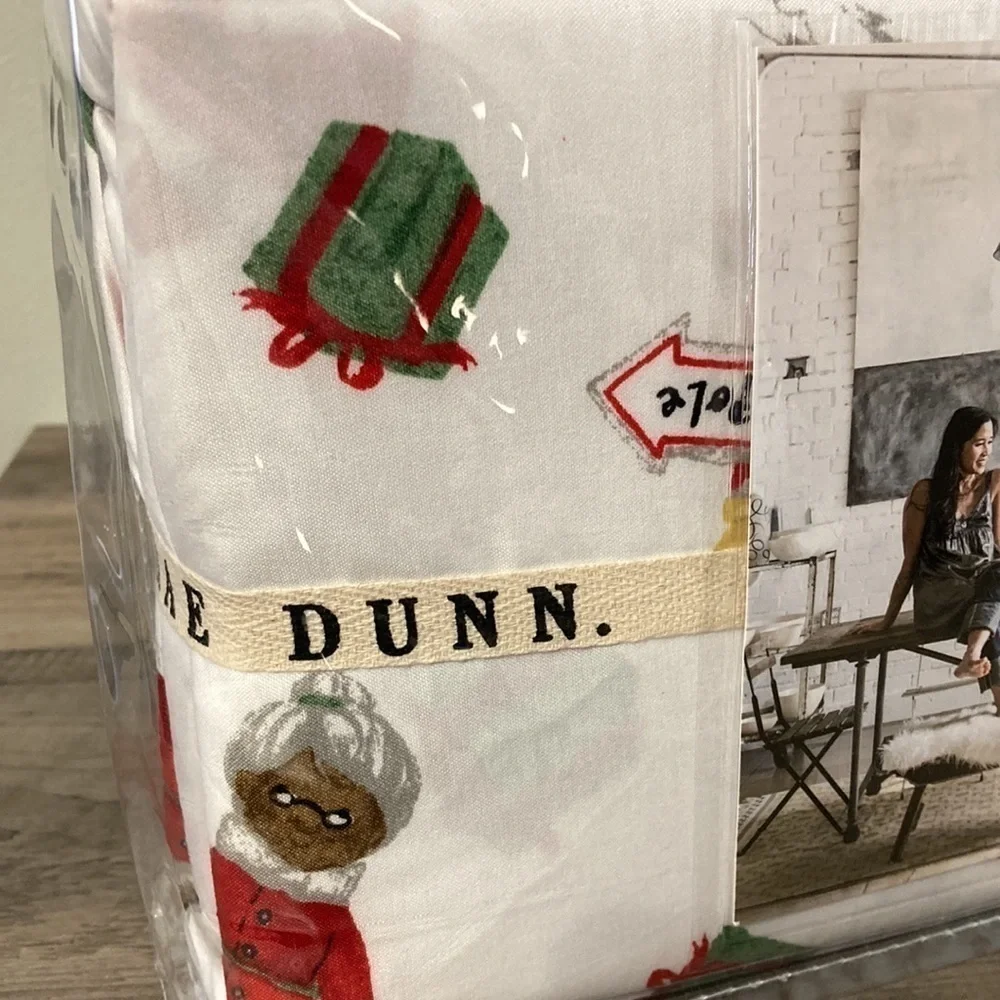 NWT Rae Dunn NORTH POLE SANTA AND MRS CLAUS TWIN CHRISTMAS SHEET SET